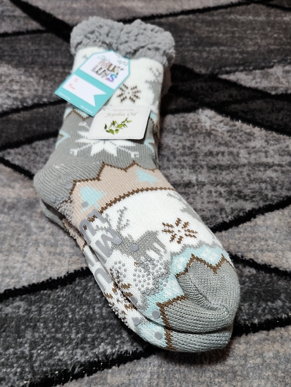 MUK LUKS JOJOBA INFUSED CINDER-NORDIC CABIN GRAY FAUX-FUR LINED SOCKS